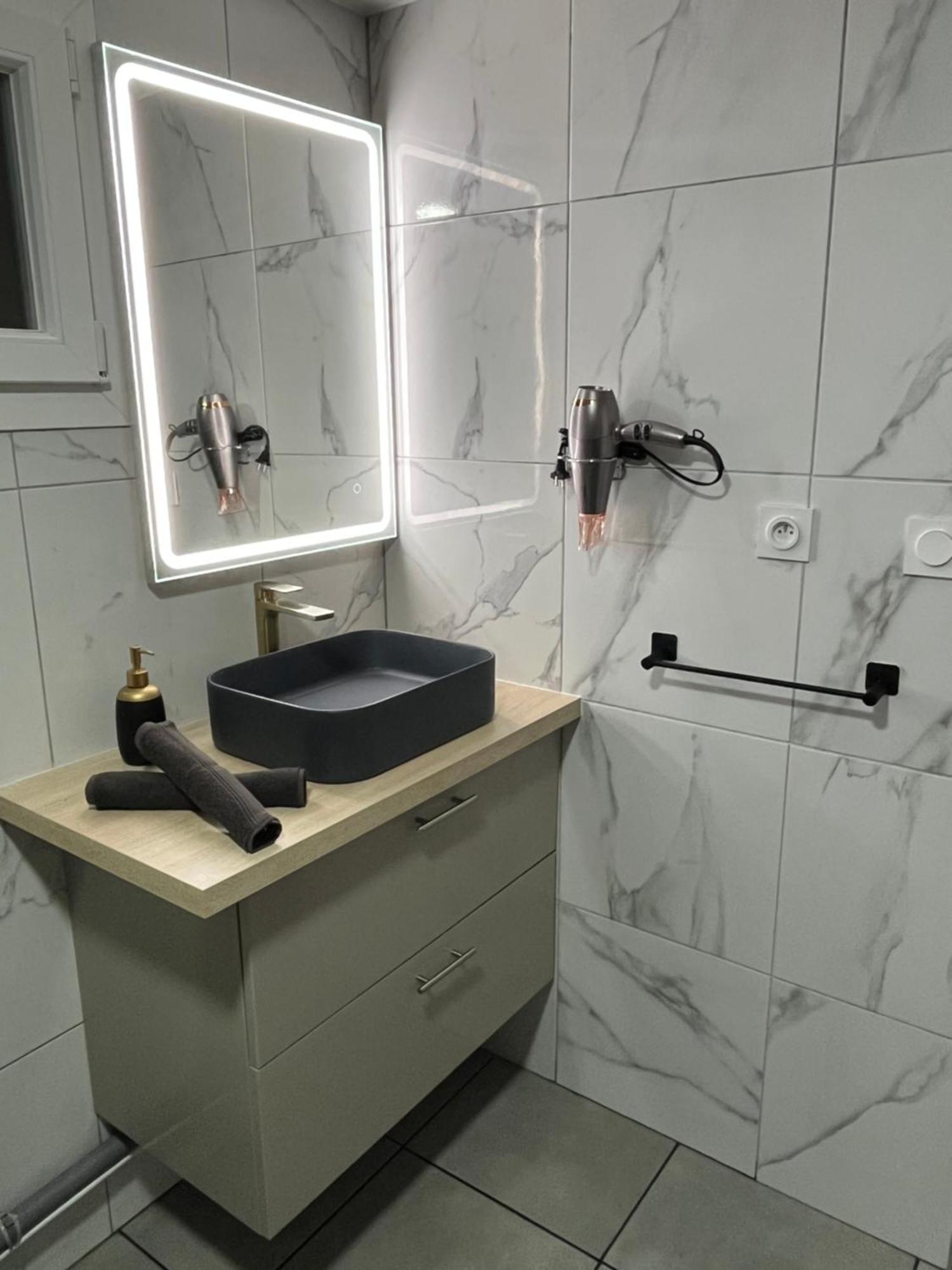 Galaxy Spa - Suite Mercure Jacuzzi Privatif Champigneulles Exterior photo