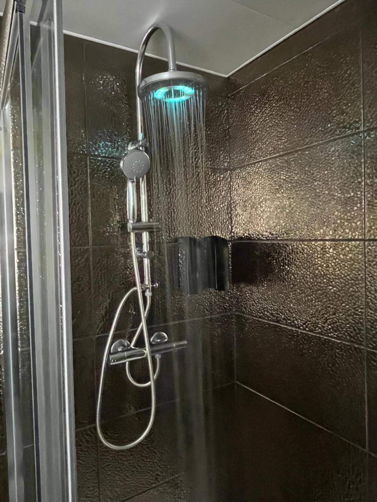 Galaxy Spa - Suite Mercure Jacuzzi Privatif Champigneulles Exterior photo